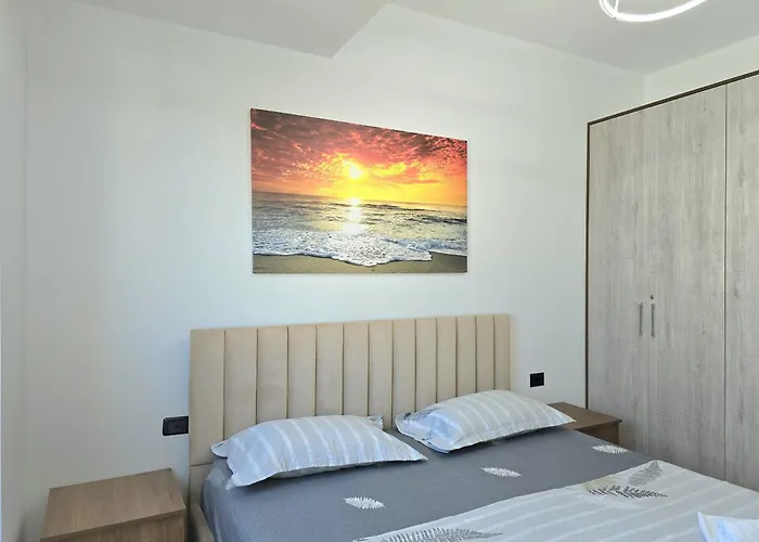 Sunny 080 * Δυρράχιο